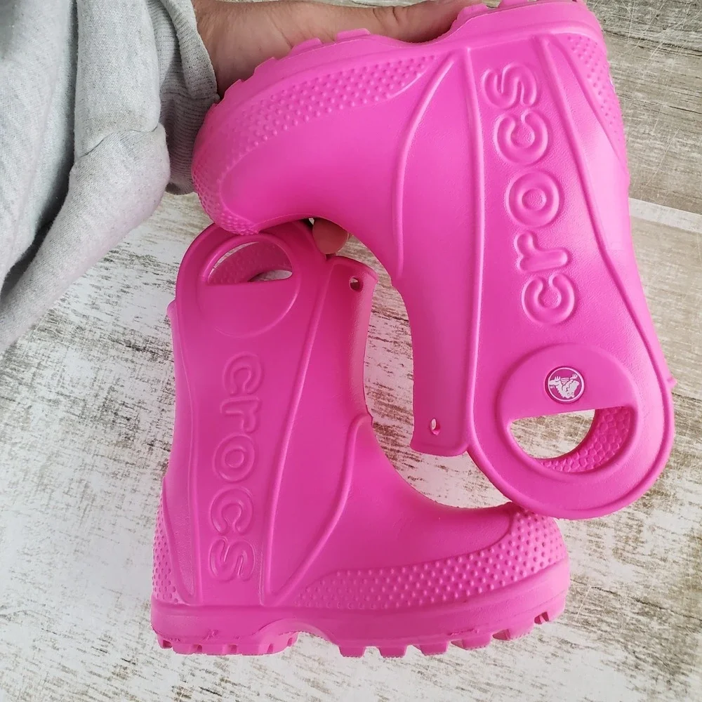 CROCS worn 2x